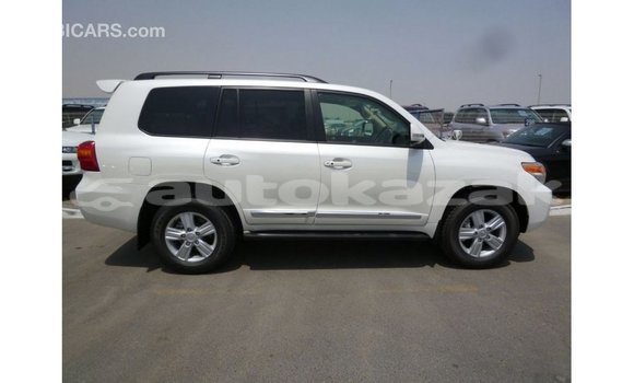Buy Import Toyota Land Cruiser White Car in Import - Dubai in Akmecet Buy Import Toyota Land Cruiser White Car in Import - Dubai in Akmecet