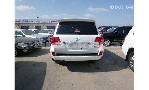 Buy Import Toyota Land Cruiser White Car in Import - Dubai in Akmecet Buy Import Toyota Land Cruiser White Car in Import - Dubai in Akmecet