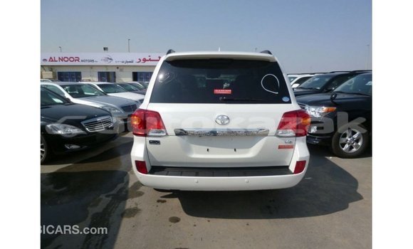Buy Import Toyota Land Cruiser White Car in Import - Dubai in Akmecet Buy Import Toyota Land Cruiser White Car in Import - Dubai in Akmecet