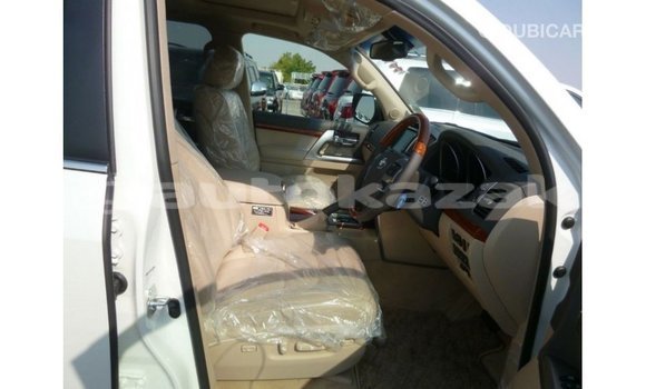 Buy Import Toyota Land Cruiser White Car in Import - Dubai in Akmecet Buy Import Toyota Land Cruiser White Car in Import - Dubai in Akmecet