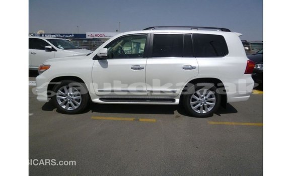 Buy Import Toyota Land Cruiser White Car in Import - Dubai in Akmecet Buy Import Toyota Land Cruiser White Car in Import - Dubai in Akmecet