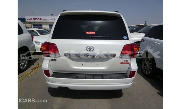 Buy Import Toyota Land Cruiser White Car in Import - Dubai in Akmecet Buy Import Toyota Land Cruiser White Car in Import - Dubai in Akmecet