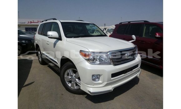 Buy Import Toyota Land Cruiser White Car in Import - Dubai in Akmecet Buy Import Toyota Land Cruiser White Car in Import - Dubai in Akmecet