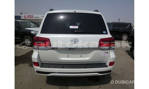 Buy Import Toyota Land Cruiser White Car in Import - Dubai in Akmecet Buy Import Toyota Land Cruiser White Car in Import - Dubai in Akmecet
