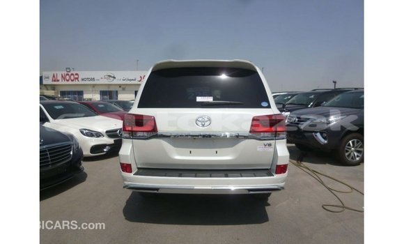 Buy Import Toyota Land Cruiser White Car in Import - Dubai in Akmecet Buy Import Toyota Land Cruiser White Car in Import - Dubai in Akmecet
