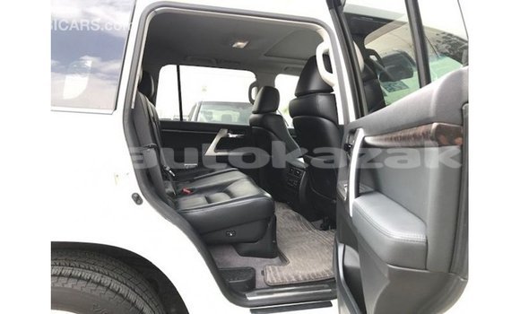 Buy Import Toyota Land Cruiser White Car in Import - Dubai in Akmecet Buy Import Toyota Land Cruiser White Car in Import - Dubai in Akmecet