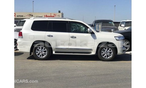 Buy Import Toyota Land Cruiser White Car in Import - Dubai in Akmecet Buy Import Toyota Land Cruiser White Car in Import - Dubai in Akmecet