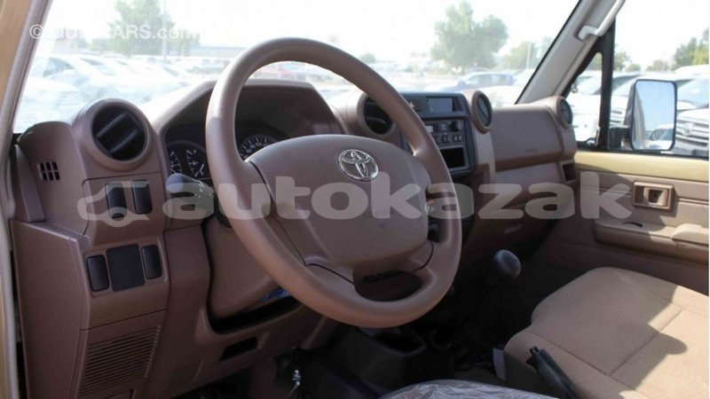 Big with watermark toyota land cruiser akmecet import dubai 2620