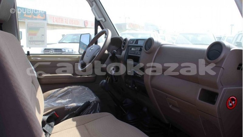 Big with watermark toyota land cruiser akmecet import dubai 2620