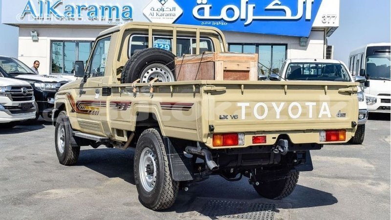 Big with watermark toyota land cruiser akmecet import dubai 2632