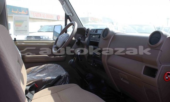 Buy Import Toyota Land Cruiser Beige Car in Import - Dubai in Akmecet Buy Import Toyota Land Cruiser Beige Car in Import - Dubai in Akmecet