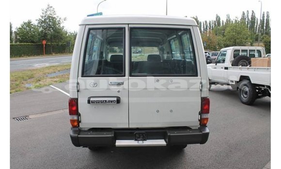 Buy Import Toyota Land Cruiser White Car in Import - Dubai in Akmecet Buy Import Toyota Land Cruiser White Car in Import - Dubai in Akmecet