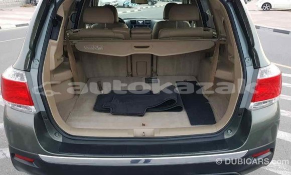 Buy Import Toyota Highlander Green Car in Import - Dubai in Akmecet Buy Import Toyota Highlander Green Car in Import - Dubai in Akmecet