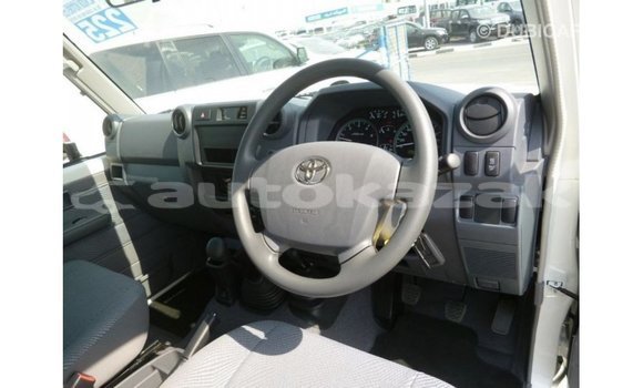 Buy Import Toyota Land Cruiser White Car in Import - Dubai in Akmecet Buy Import Toyota Land Cruiser White Car in Import - Dubai in Akmecet