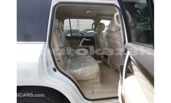 Buy Import Toyota Land Cruiser White Car in Import - Dubai in Akmecet Buy Import Toyota Land Cruiser White Car in Import - Dubai in Akmecet