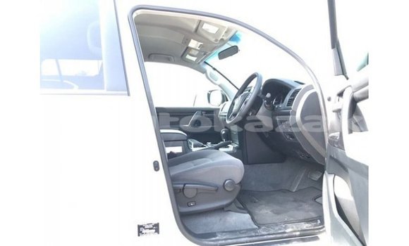 Buy Import Toyota Land Cruiser White Car in Import - Dubai in Akmecet Buy Import Toyota Land Cruiser White Car in Import - Dubai in Akmecet