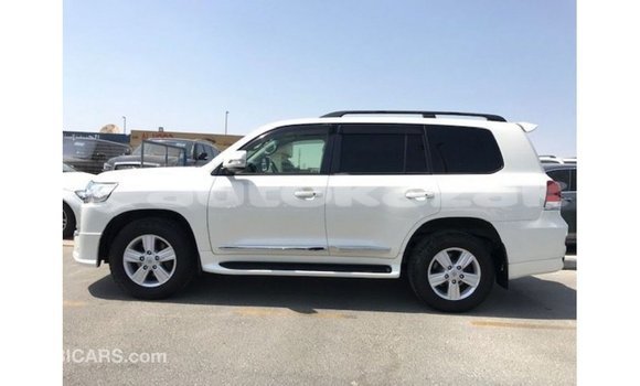 Buy Import Toyota Land Cruiser White Car in Import - Dubai in Akmecet Buy Import Toyota Land Cruiser White Car in Import - Dubai in Akmecet