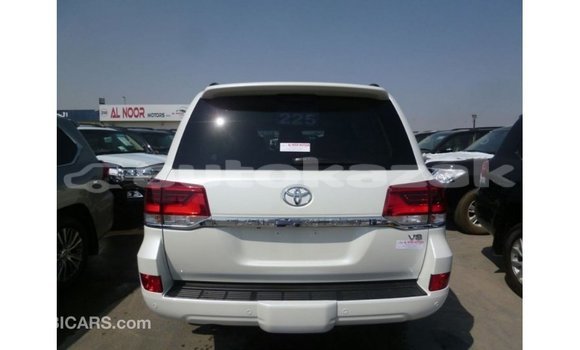 Buy Import Toyota Land Cruiser White Car in Import - Dubai in Akmecet Buy Import Toyota Land Cruiser White Car in Import - Dubai in Akmecet