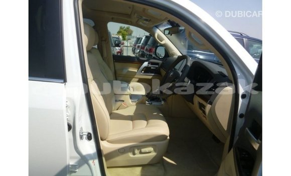 Buy Import Toyota Land Cruiser White Car in Import - Dubai in Akmecet Buy Import Toyota Land Cruiser White Car in Import - Dubai in Akmecet