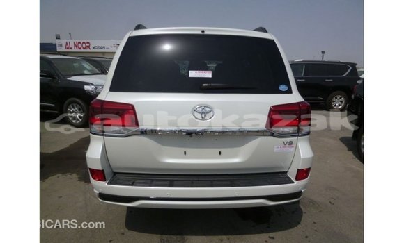 Buy Import Toyota Land Cruiser White Car in Import - Dubai in Akmecet Buy Import Toyota Land Cruiser White Car in Import - Dubai in Akmecet