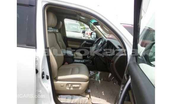 Buy Import Toyota Land Cruiser White Car in Import - Dubai in Akmecet Buy Import Toyota Land Cruiser White Car in Import - Dubai in Akmecet