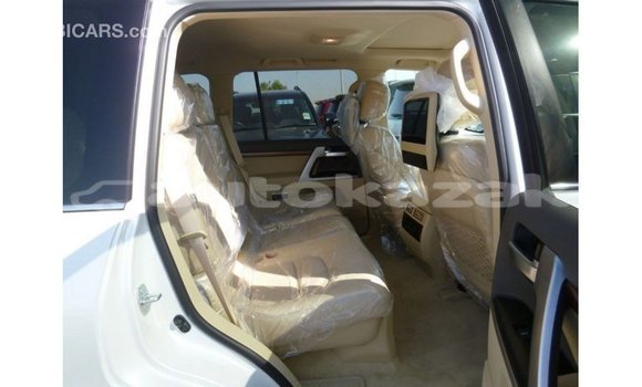 Buy Import Toyota Land Cruiser White Car in Import - Dubai in Akmecet Buy Import Toyota Land Cruiser White Car in Import - Dubai in Akmecet
