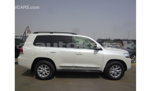 Buy Import Toyota Land Cruiser White Car in Import - Dubai in Akmecet Buy Import Toyota Land Cruiser White Car in Import - Dubai in Akmecet