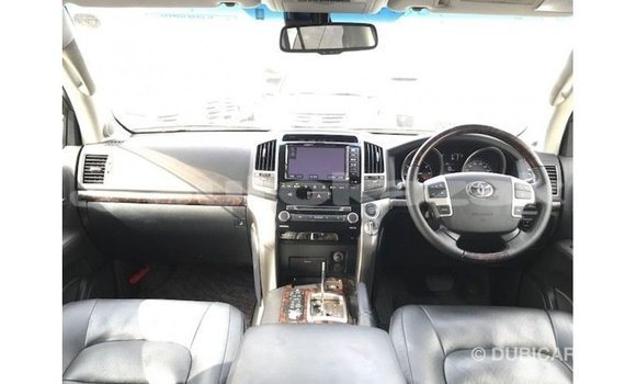 Buy Import Toyota Land Cruiser White Car in Import - Dubai in Akmecet Buy Import Toyota Land Cruiser White Car in Import - Dubai in Akmecet