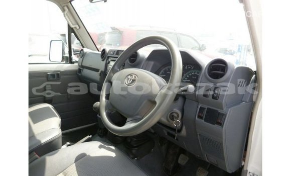 Buy Import Toyota Land Cruiser White Car in Import - Dubai in Akmecet Buy Import Toyota Land Cruiser White Car in Import - Dubai in Akmecet