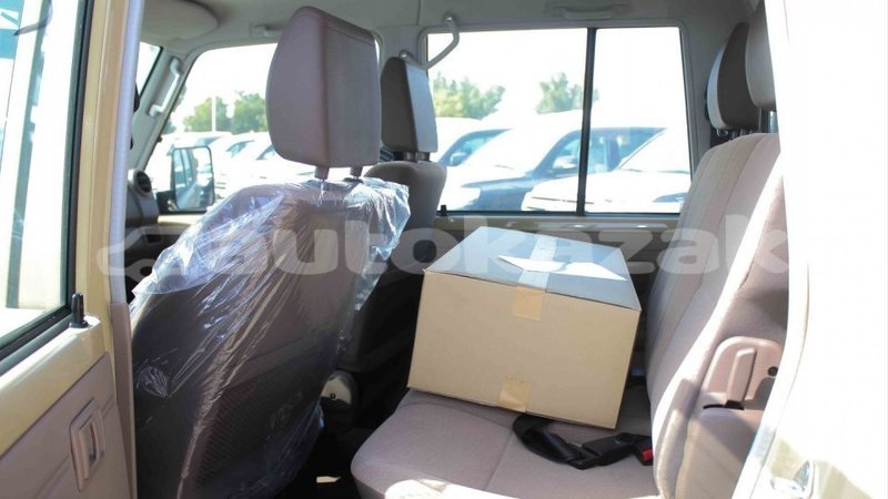 Big with watermark toyota land cruiser akmecet import dubai 2889