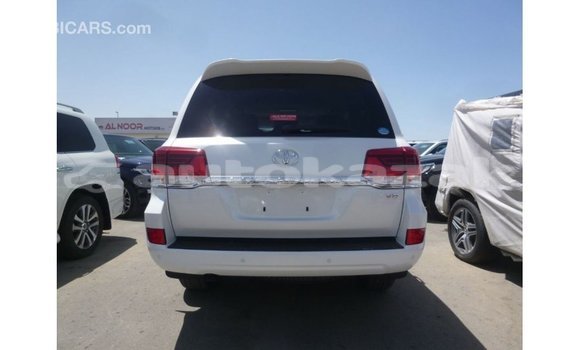 Buy Import Toyota Land Cruiser White Car in Import - Dubai in Akmecet Buy Import Toyota Land Cruiser White Car in Import - Dubai in Akmecet