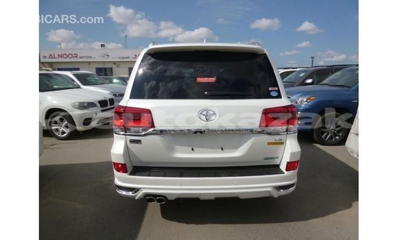 Buy Import Toyota Land Cruiser White Car in Import - Dubai in Akmecet Buy Import Toyota Land Cruiser White Car in Import - Dubai in Akmecet