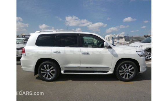 Buy Import Toyota Land Cruiser White Car in Import - Dubai in Akmecet Buy Import Toyota Land Cruiser White Car in Import - Dubai in Akmecet