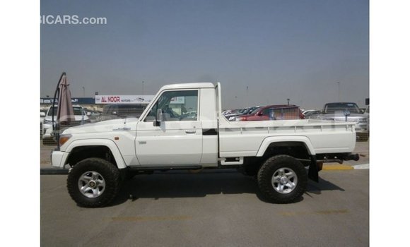 Buy Import Toyota Land Cruiser White Car in Import - Dubai in Akmecet Buy Import Toyota Land Cruiser White Car in Import - Dubai in Akmecet