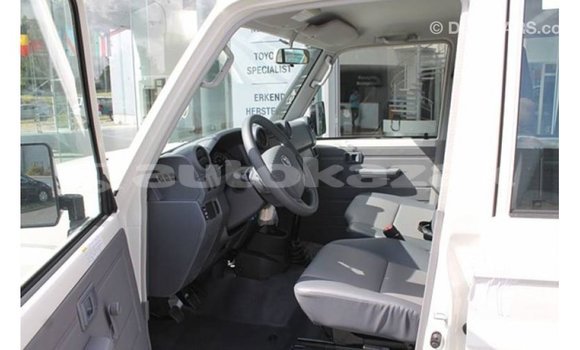 Buy Import Toyota Land Cruiser White Car in Import - Dubai in Akmecet Buy Import Toyota Land Cruiser White Car in Import - Dubai in Akmecet