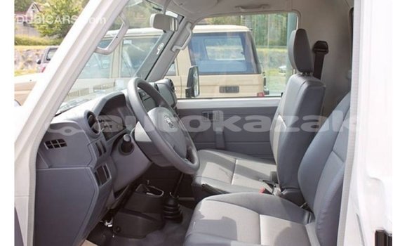 Buy Import Toyota Land Cruiser White Car in Import - Dubai in Akmecet Buy Import Toyota Land Cruiser White Car in Import - Dubai in Akmecet