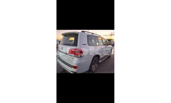Buy Import Toyota Land Cruiser White Car in Import - Dubai in Akmecet Buy Import Toyota Land Cruiser White Car in Import - Dubai in Akmecet