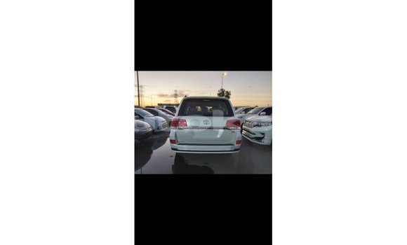 Buy Import Toyota Land Cruiser White Car in Import - Dubai in Akmecet Buy Import Toyota Land Cruiser White Car in Import - Dubai in Akmecet
