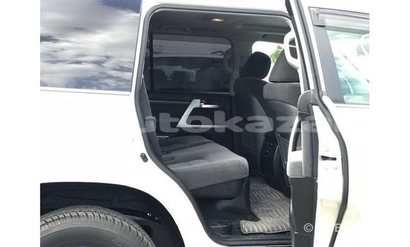 Buy Import Toyota Land Cruiser White Car in Import - Dubai in Akmecet Buy Import Toyota Land Cruiser White Car in Import - Dubai in Akmecet