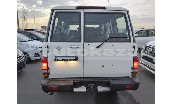Buy Import Toyota Land Cruiser White Car in Import - Dubai in Akmecet Buy Import Toyota Land Cruiser White Car in Import - Dubai in Akmecet