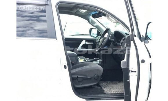 Buy Import Toyota Land Cruiser White Car in Import - Dubai in Akmecet Buy Import Toyota Land Cruiser White Car in Import - Dubai in Akmecet