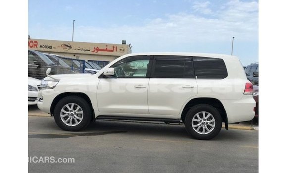 Buy Import Toyota Land Cruiser White Car in Import - Dubai in Akmecet Buy Import Toyota Land Cruiser White Car in Import - Dubai in Akmecet