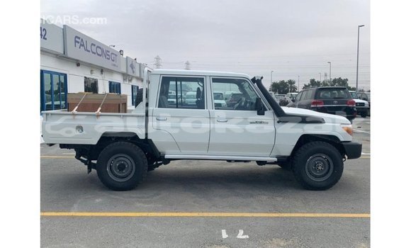 Buy Import Toyota Land Cruiser White Car in Import - Dubai in Akmecet Buy Import Toyota Land Cruiser White Car in Import - Dubai in Akmecet