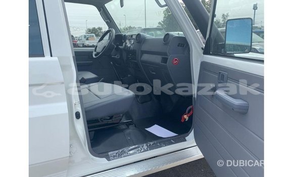 Buy Import Toyota Land Cruiser White Car in Import - Dubai in Akmecet Buy Import Toyota Land Cruiser White Car in Import - Dubai in Akmecet