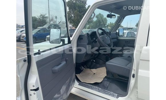 Buy Import Toyota Land Cruiser White Car in Import - Dubai in Akmecet Buy Import Toyota Land Cruiser White Car in Import - Dubai in Akmecet