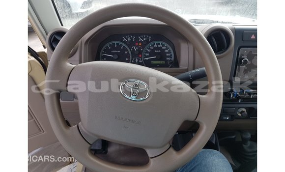 Buy Import Toyota Land Cruiser Beige Car in Import - Dubai in Akmecet Buy Import Toyota Land Cruiser Beige Car in Import - Dubai in Akmecet