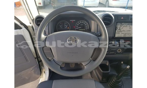 Buy Import Toyota Land Cruiser White Car in Import - Dubai in Akmecet Buy Import Toyota Land Cruiser White Car in Import - Dubai in Akmecet