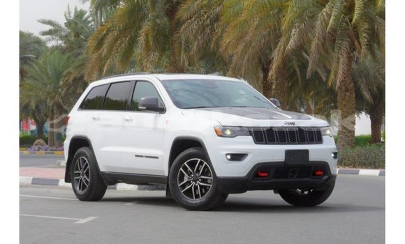 Buy Import Jeep Grand Cherokee White Car in Import - Dubai in Akmecet