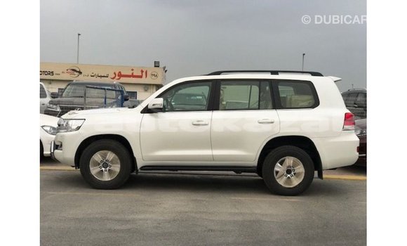 Buy Import Toyota Land Cruiser White Car in Import - Dubai in Akmecet Buy Import Toyota Land Cruiser White Car in Import - Dubai in Akmecet
