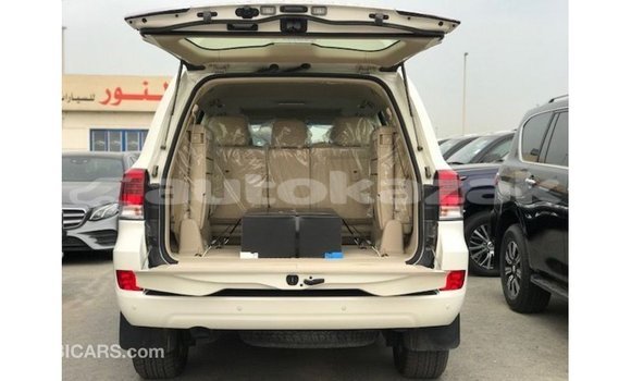 Buy Import Toyota Land Cruiser White Car in Import - Dubai in Akmecet Buy Import Toyota Land Cruiser White Car in Import - Dubai in Akmecet